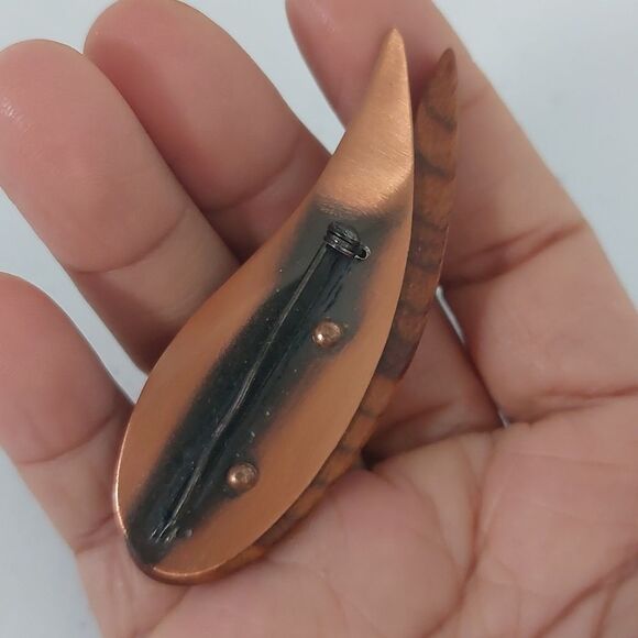 Vintage Sleek Modernist Copper and Polished Wood Paisley Shaped Brooch Pin - Picture 2 of 6